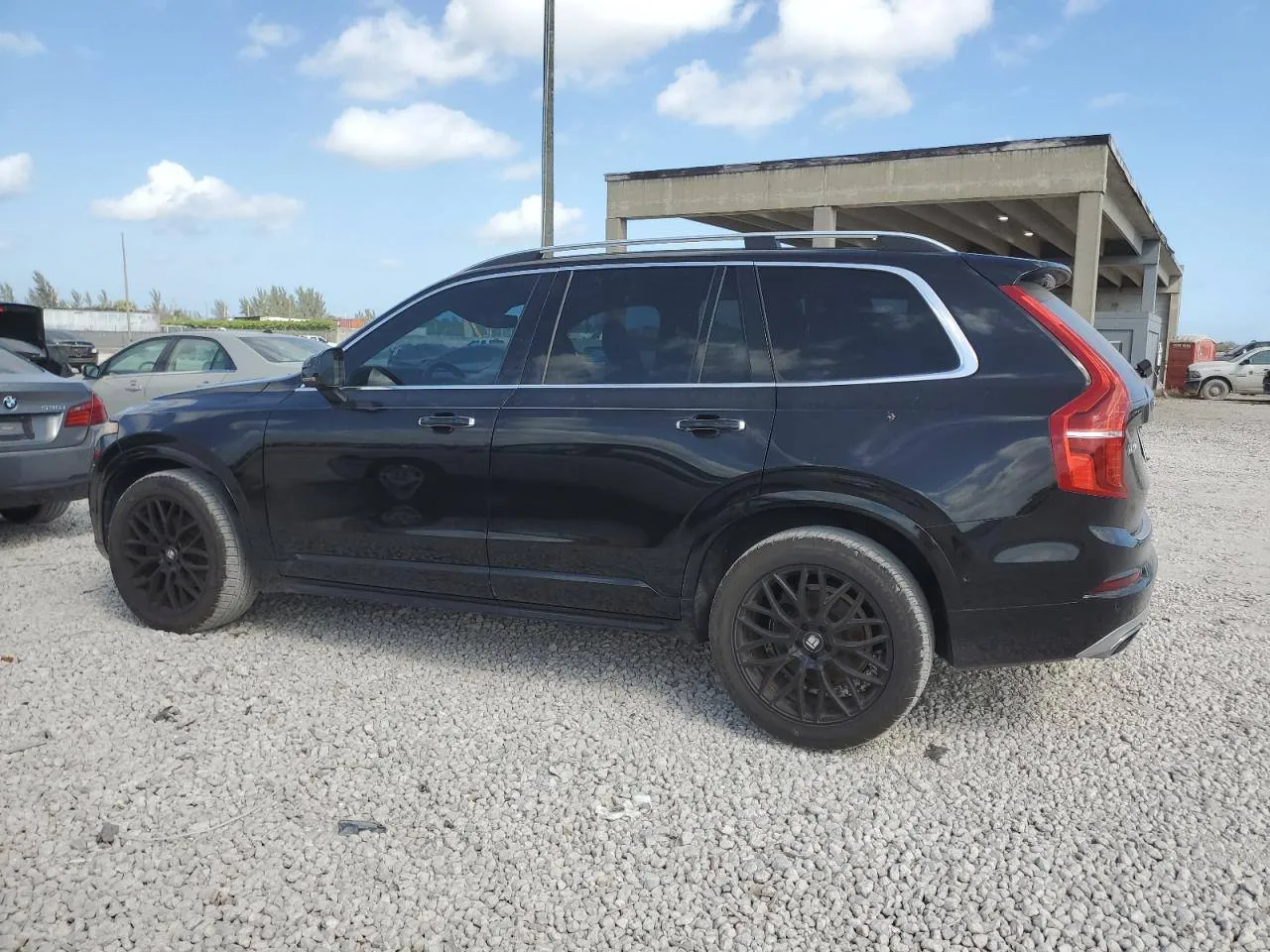 Фото VOLVO XC90 T6 – зліва ззаді