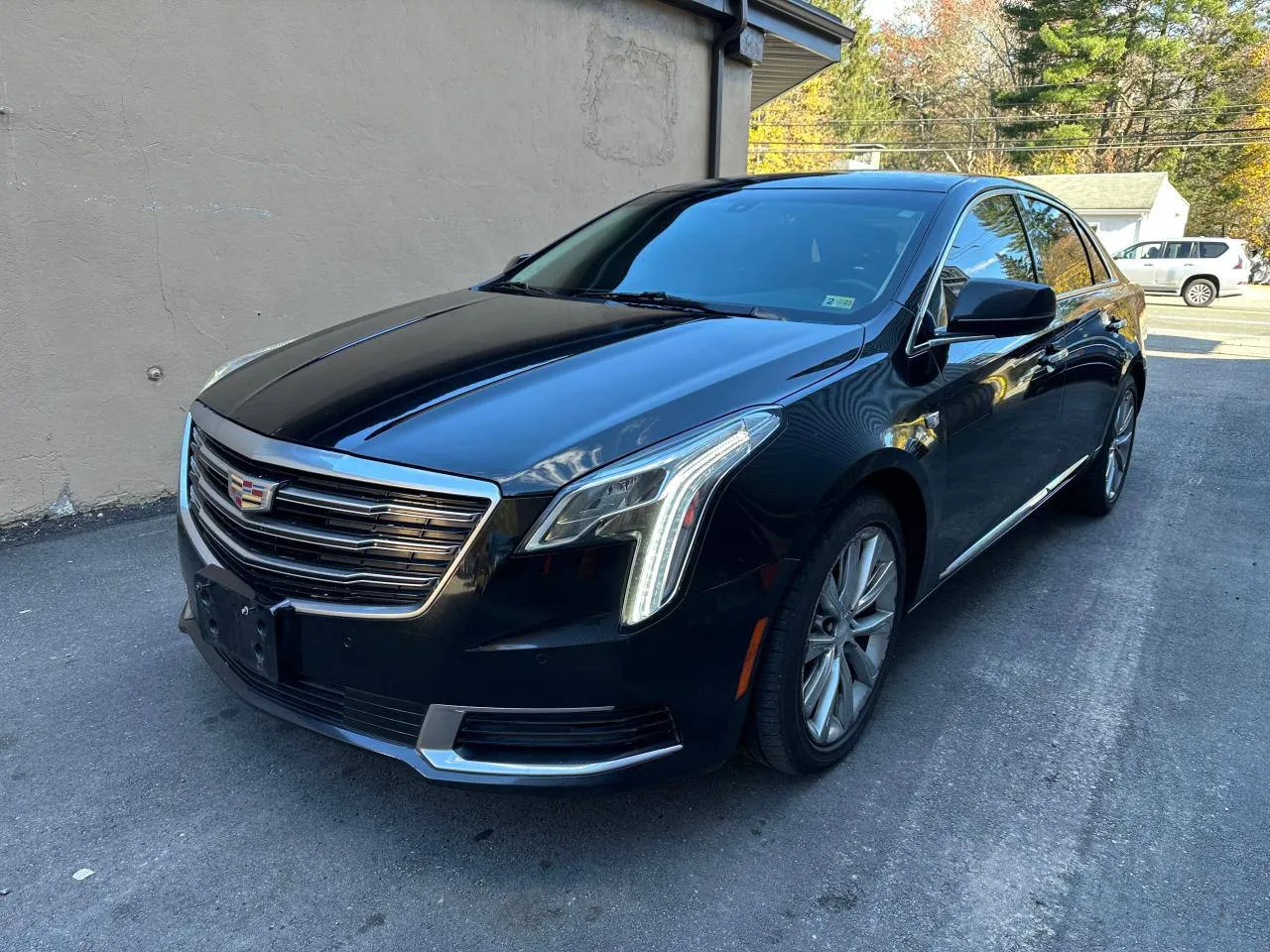 Фото CADILLAC XTS – справа спереду