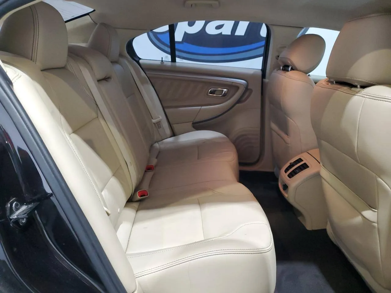 Фото FORD TAURUS SEL – справа ззаді