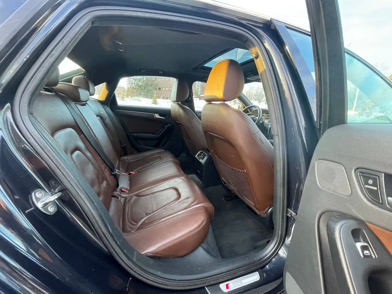 Фото AUDI A4 PREMIUM PLUS – салон задні сидіння