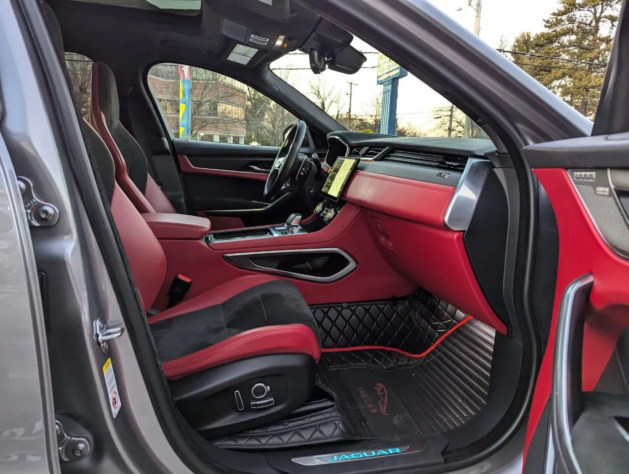 Фото JAGUAR F-PACE SVR  – салон задні сидіння