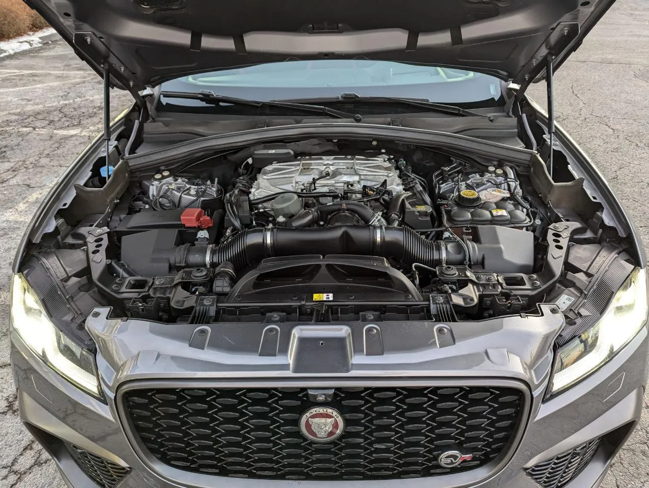 Фото JAGUAR F-PACE SVR  – справа ззаді