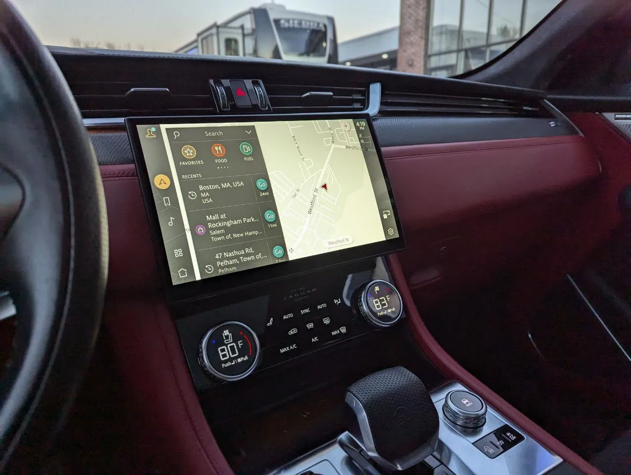 Фото JAGUAR F-PACE SVR  – зліва ззаді