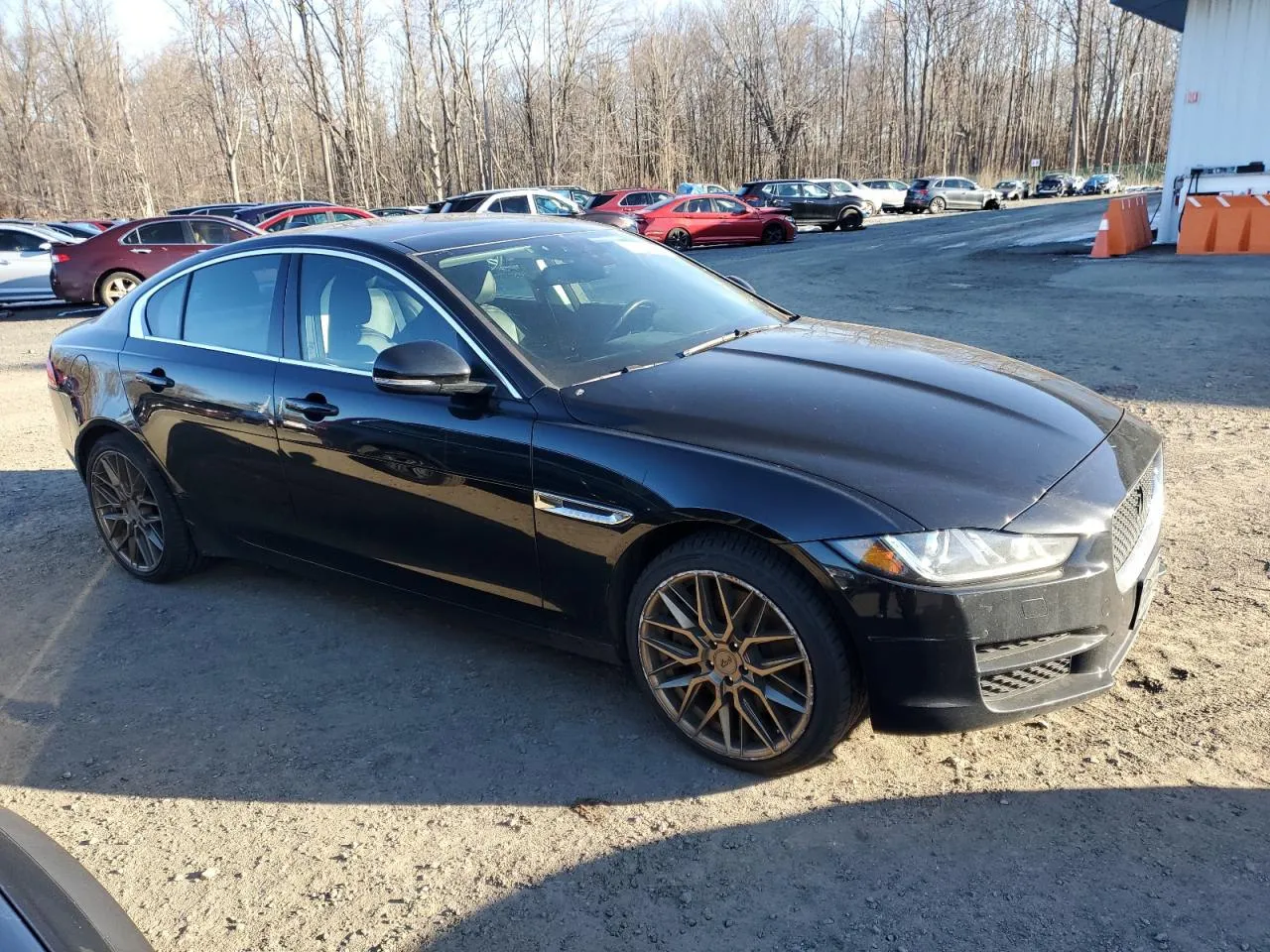 Фото JAGUAR XE PRESTIGE – зліва зпереду
