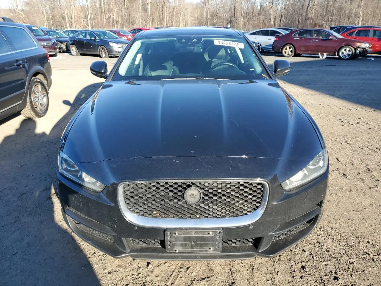 Фото JAGUAR XE PRESTIGE – салон передні сидіння