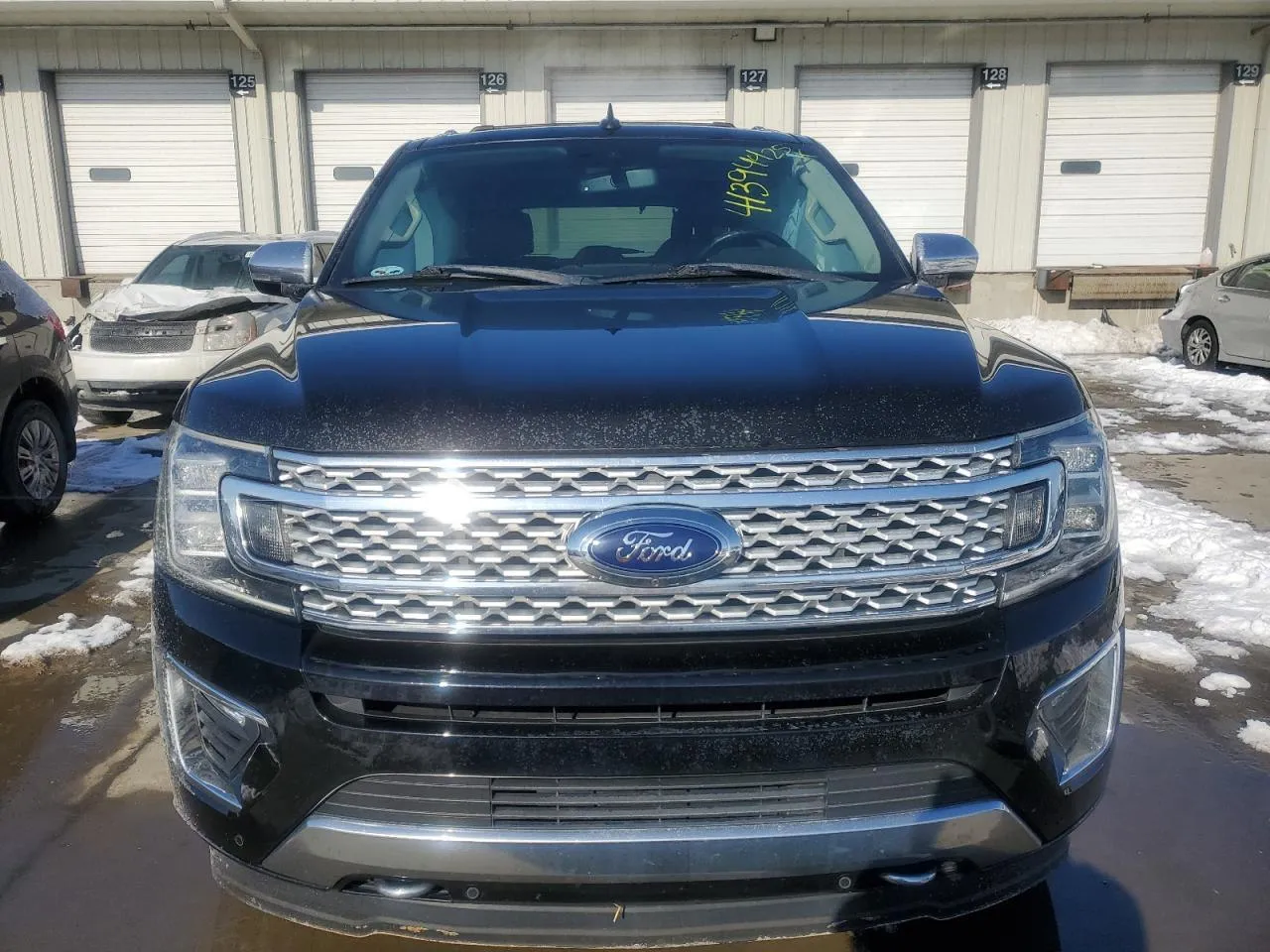 Фото FORD EXPEDITION PLATINUM – спереді
