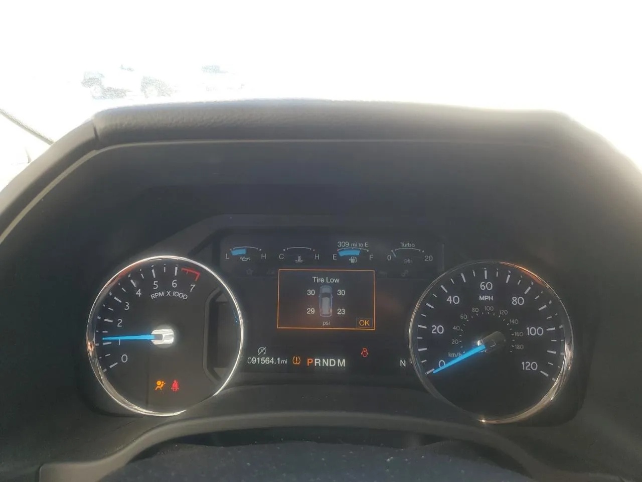 Фото FORD EXPEDITION PLATINUM – справа спереду