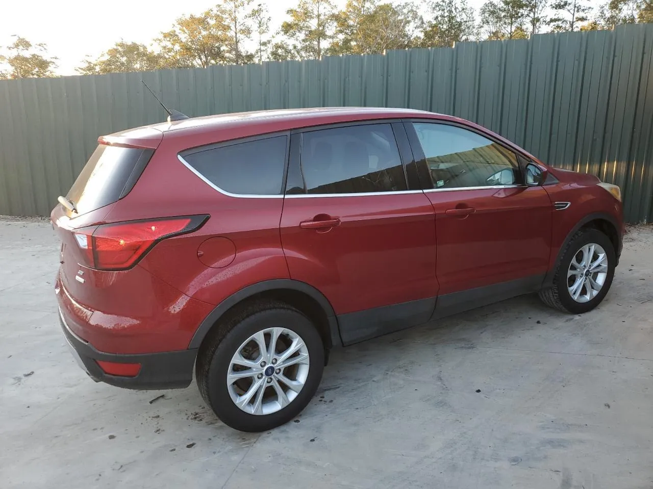 Фото FORD ESCAPE SE – спереді