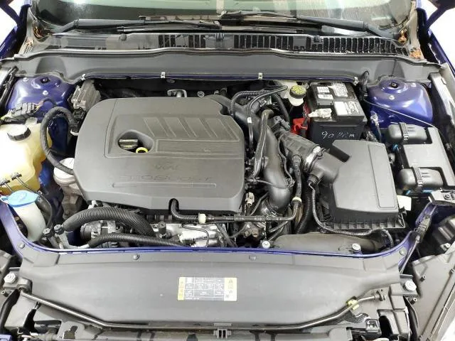 Фото FORD FUSION SE – справа ззаді
