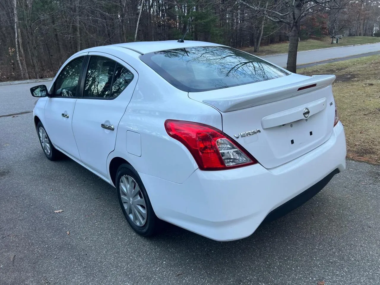 Фото NISSAN VERSA S – панель приборів