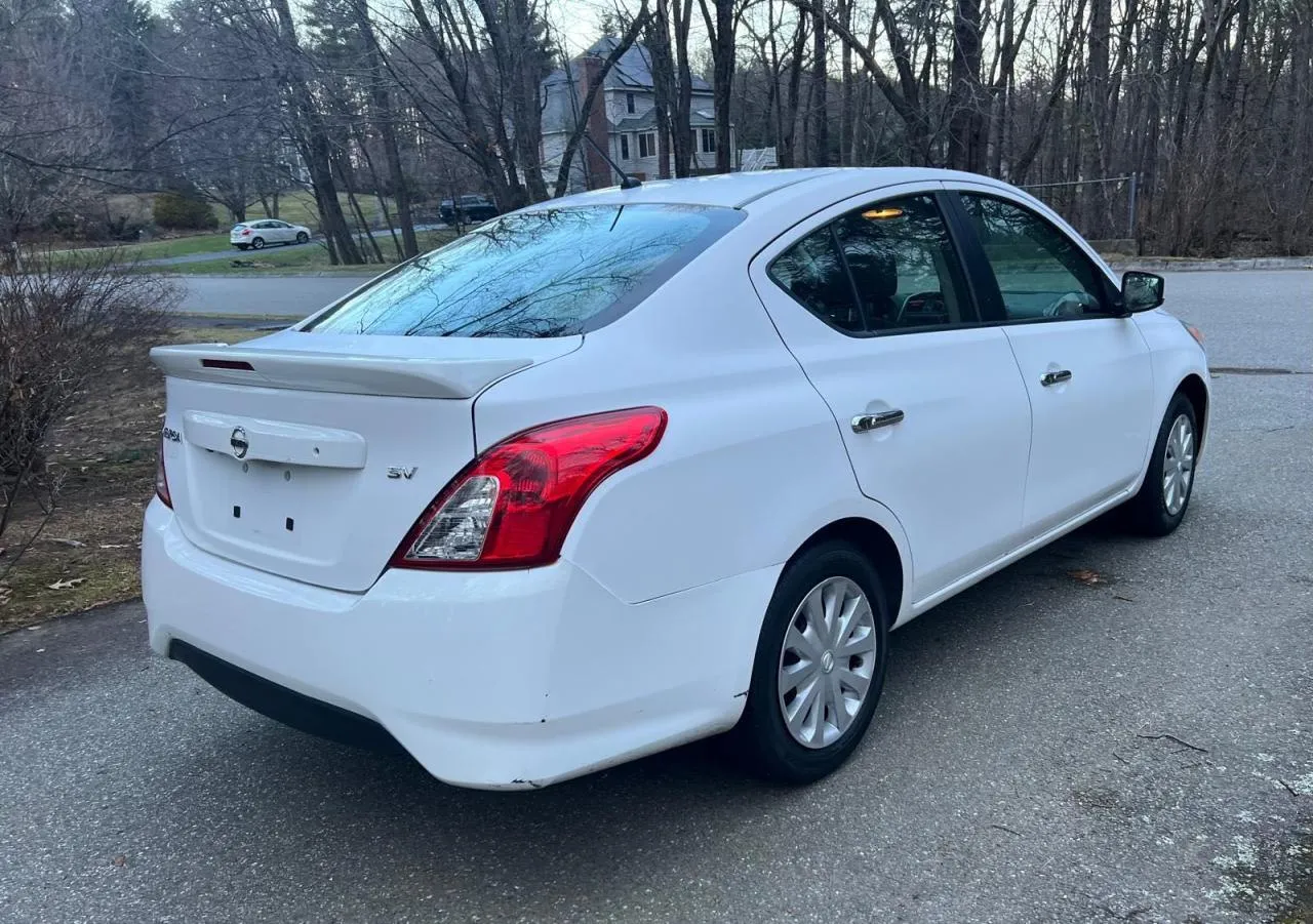 Фото NISSAN VERSA S – спереді