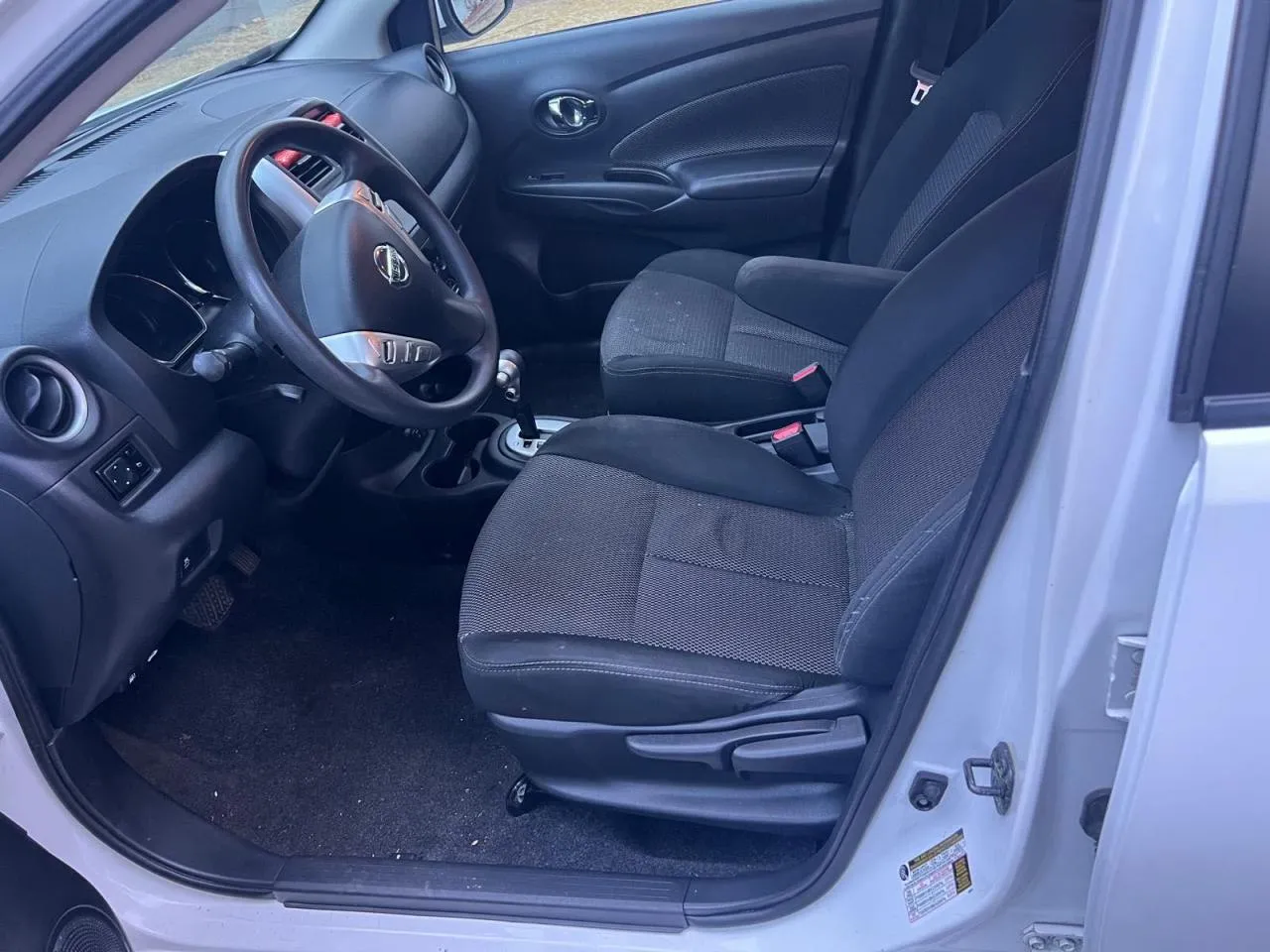Фото NISSAN VERSA S – зліва зпереду