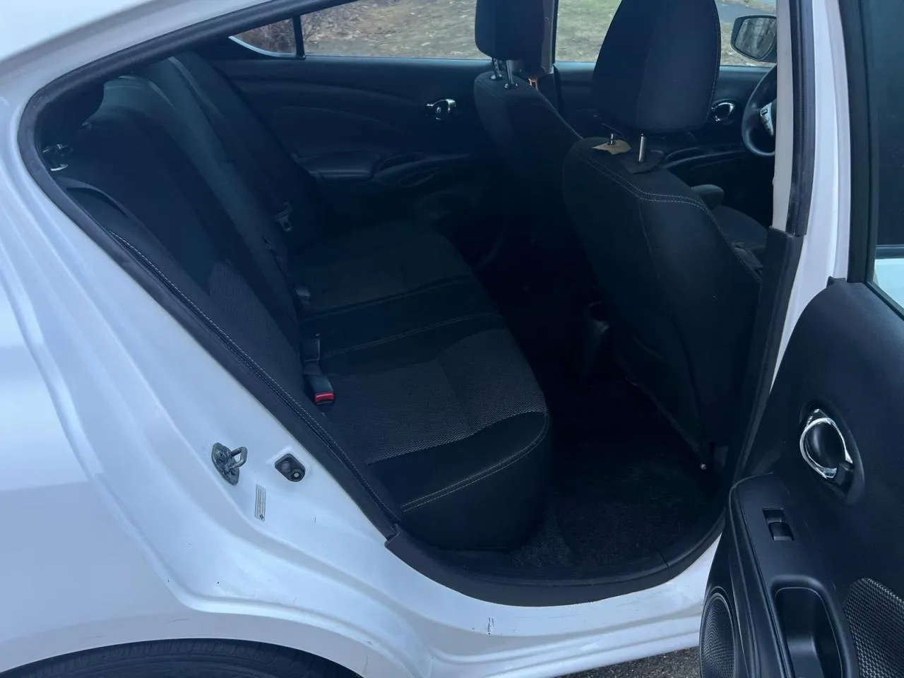 Фото NISSAN VERSA S – збоку