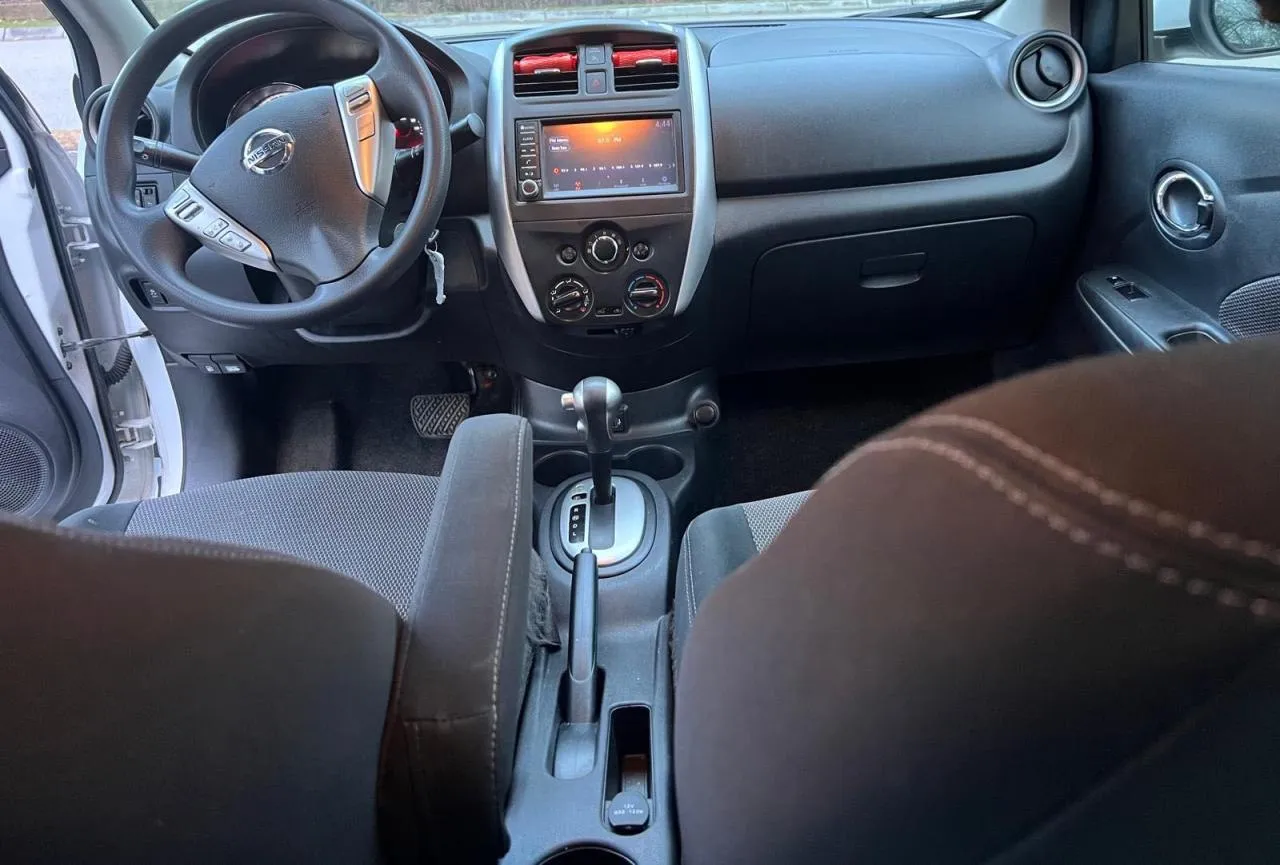 Фото NISSAN VERSA S – кермо