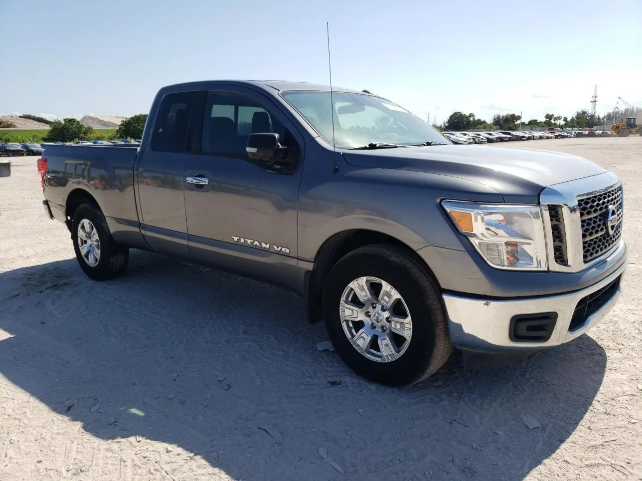 Фото NISSAN TITAN S – справа спереду