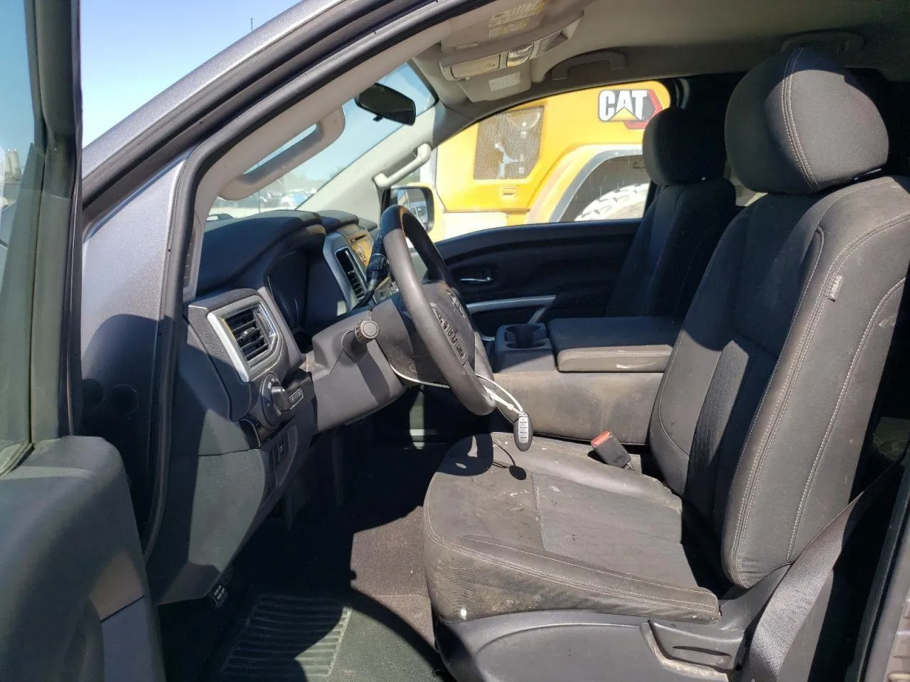 Фото NISSAN TITAN S – багажник