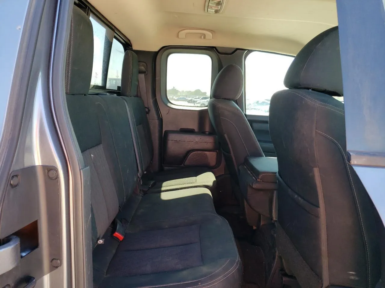 Фото NISSAN TITAN S – справа ззаді