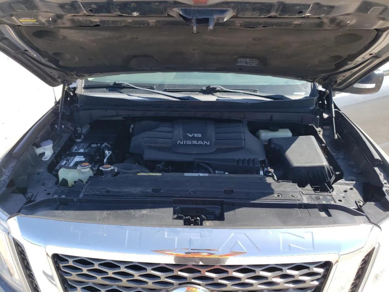 Фото NISSAN TITAN S – кермо