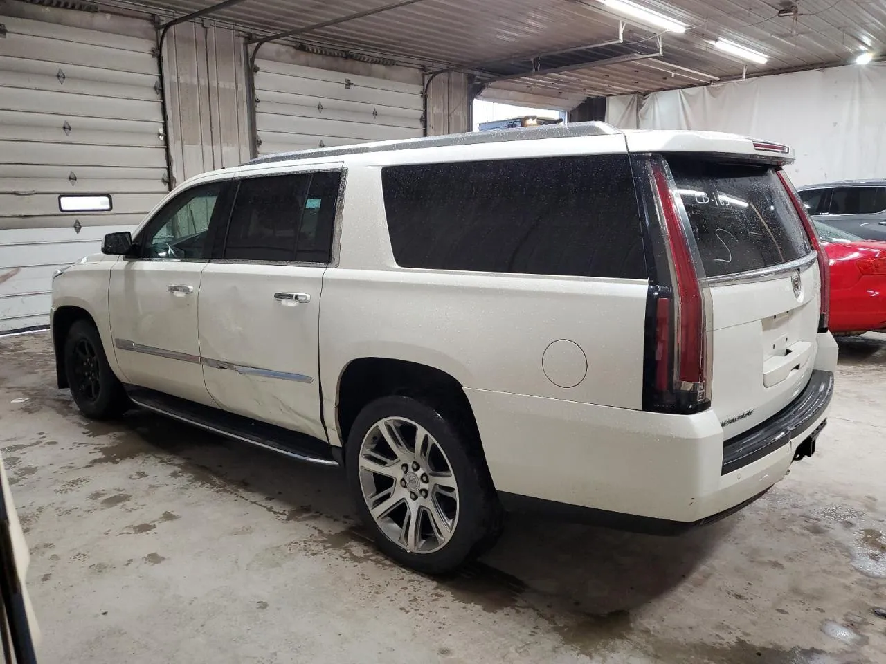 Фото CADILLAC ESCALADE ESV LUXURY – кермо
