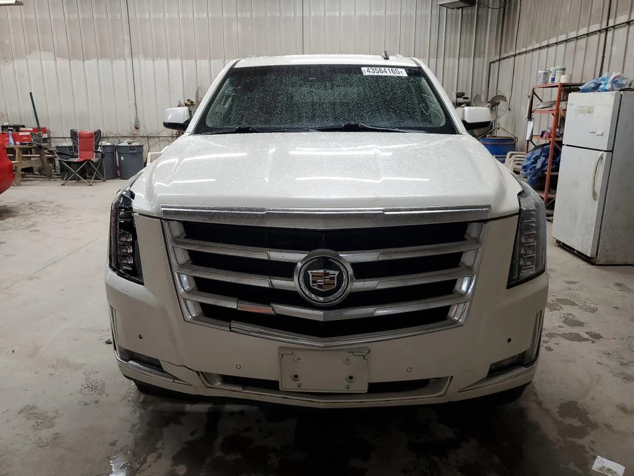 Фото CADILLAC ESCALADE ESV LUXURY – справа спереду