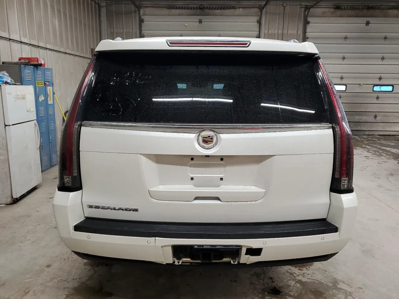 Фото CADILLAC ESCALADE ESV LUXURY – зліва ззаді