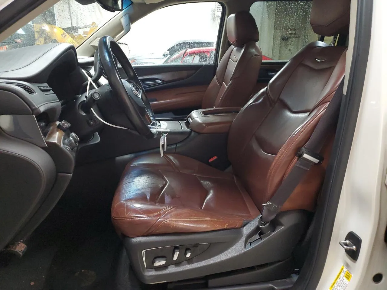 Фото CADILLAC ESCALADE ESV LUXURY – багажник