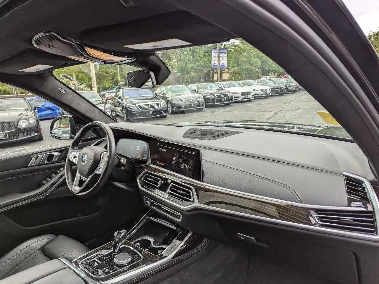 Фото BMW X7 XDRIVE 40I – справа спереду