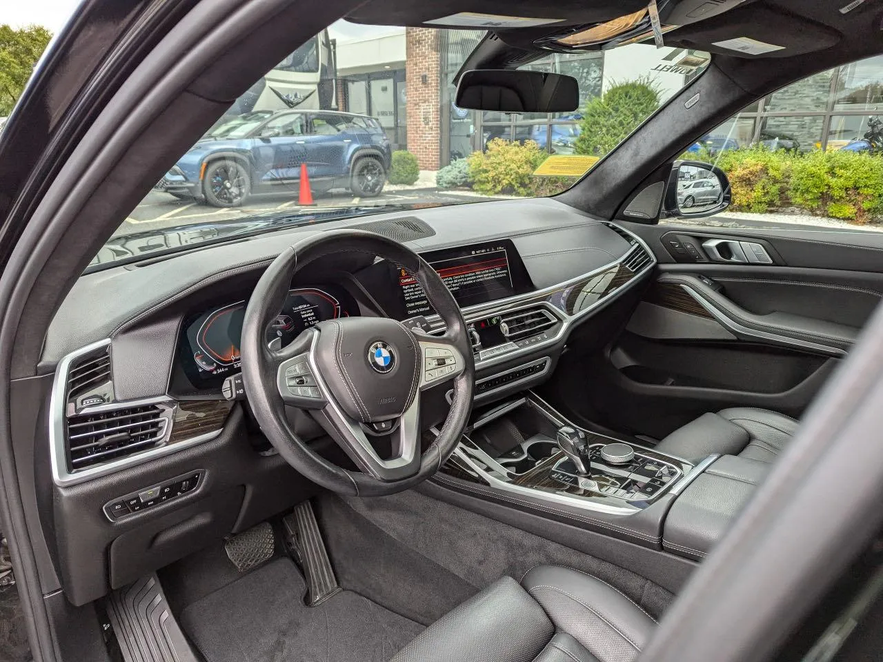 Фото BMW X7 XDRIVE 40I – спереді