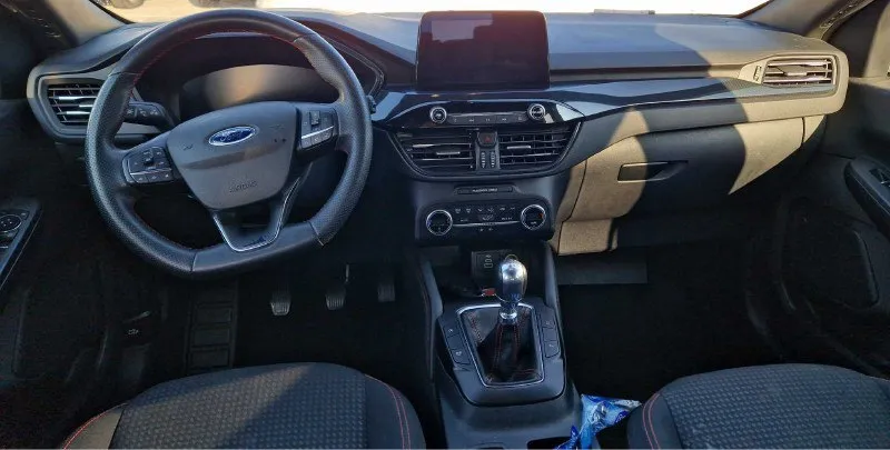 Фото Ford Kuga 1.5 EcoBoost ST-Line – панель приборів