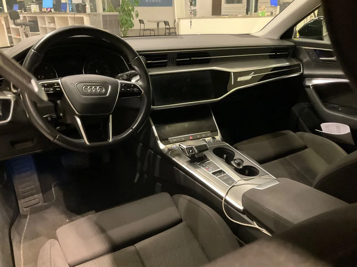 Фото Audi A6 45 TFSI quattro Sport – панель приборів
