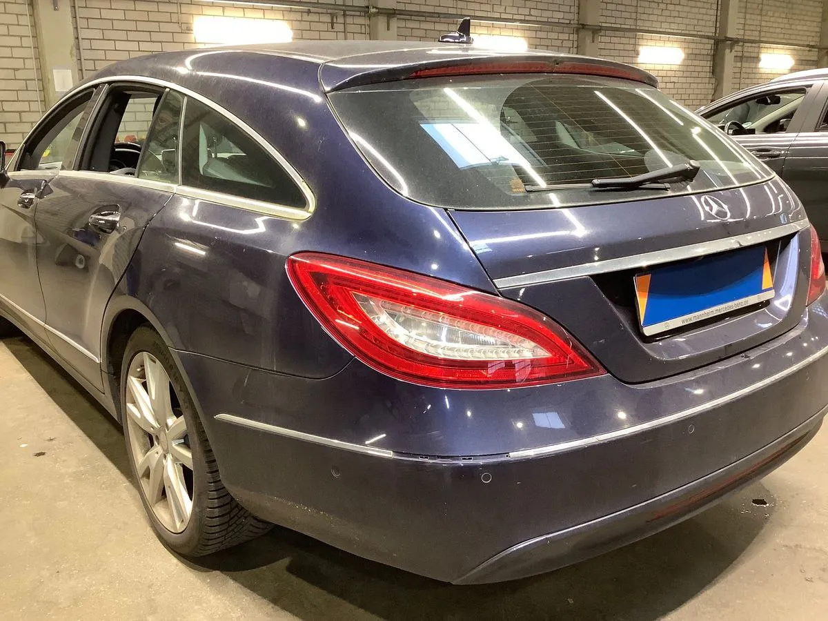 Фото Mercedes-Benz CLS 400 – справа ззаді