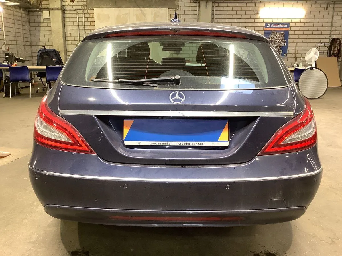 Фото Mercedes-Benz CLS 400 – спереді