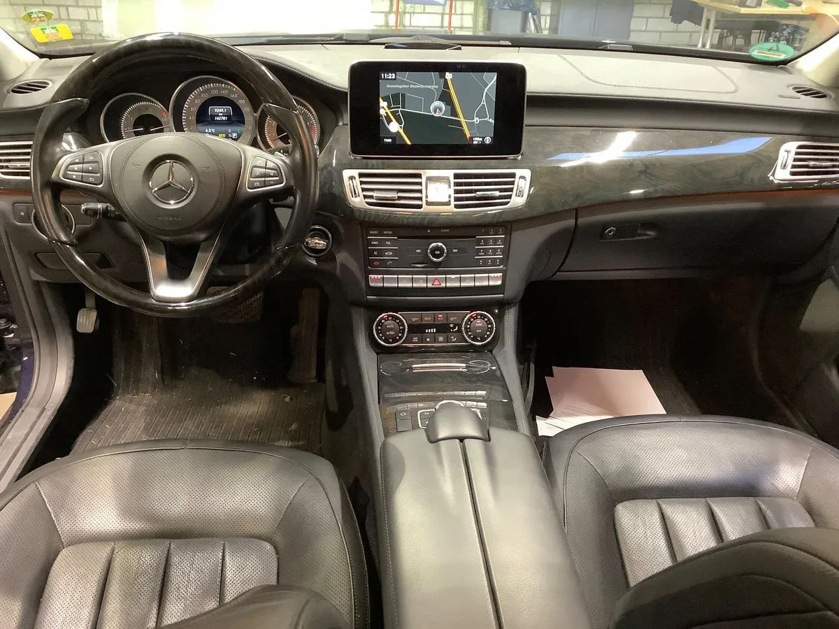 Фото Mercedes-Benz CLS 400 – зліва зпереду