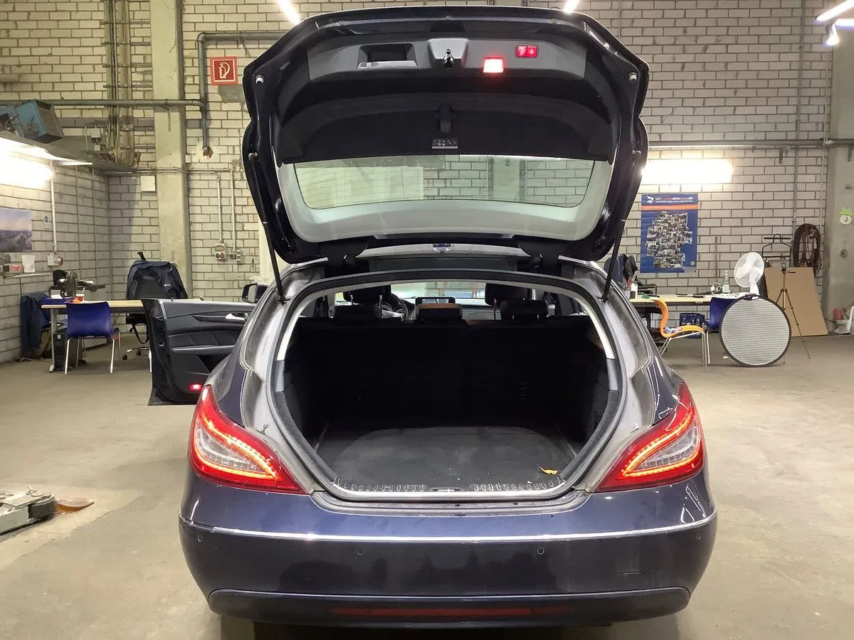 Фото Mercedes-Benz CLS 400 – кермо