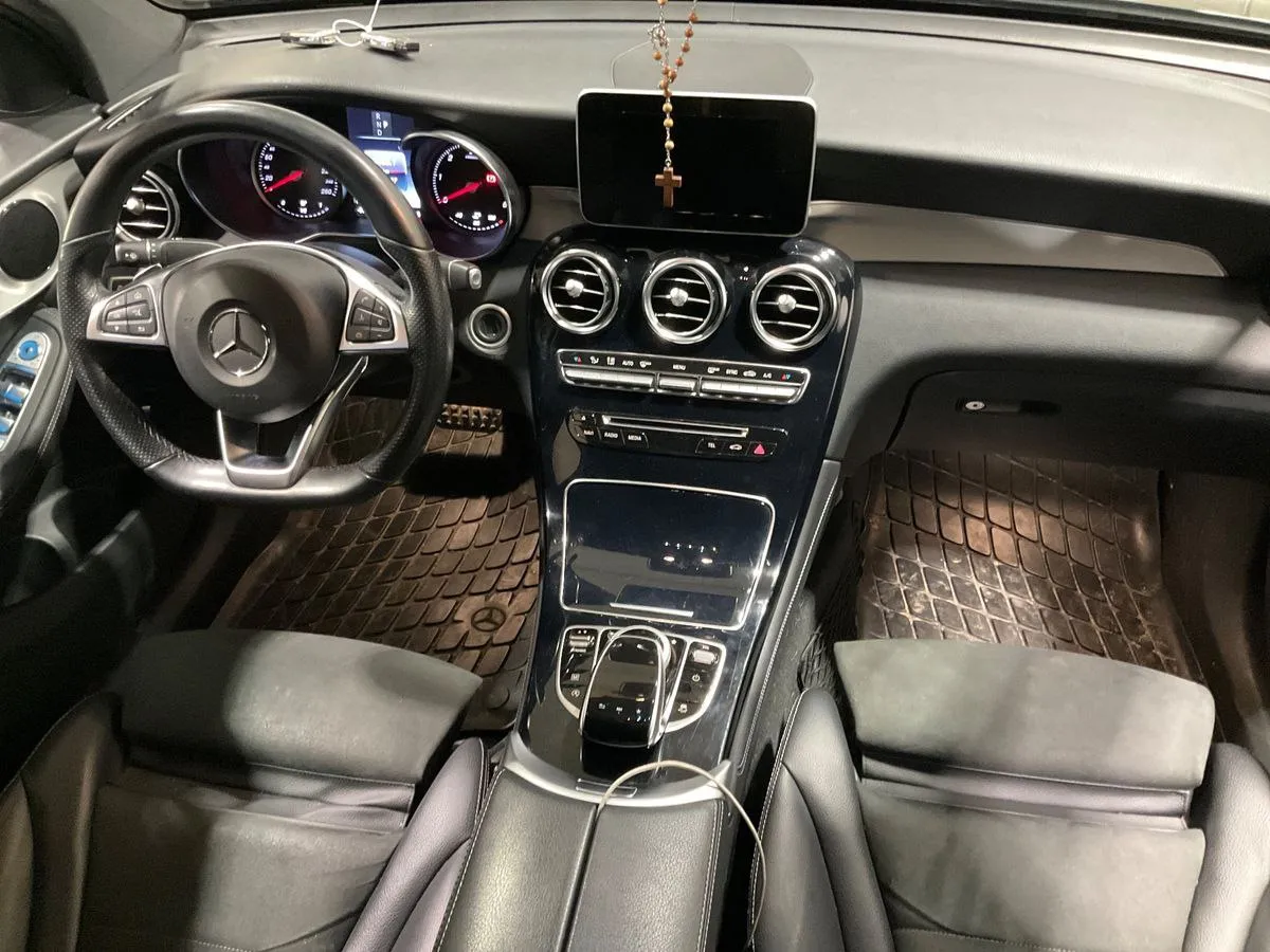 Фото Mercedes-Benz GLC 220 – спереді
