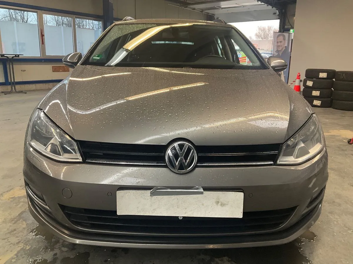 Фото Volkswagen Golf VII – збоку