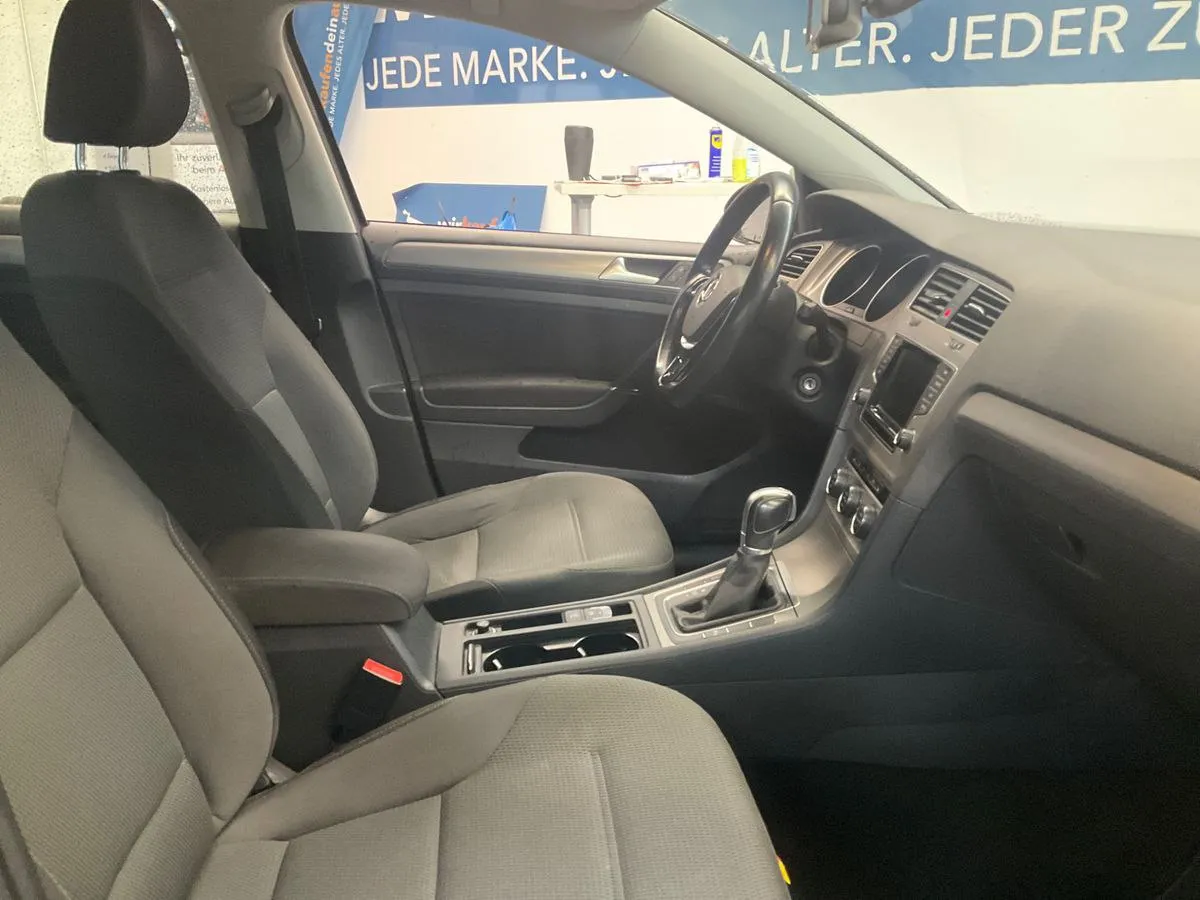 Фото Volkswagen Golf VII – справа ззаді
