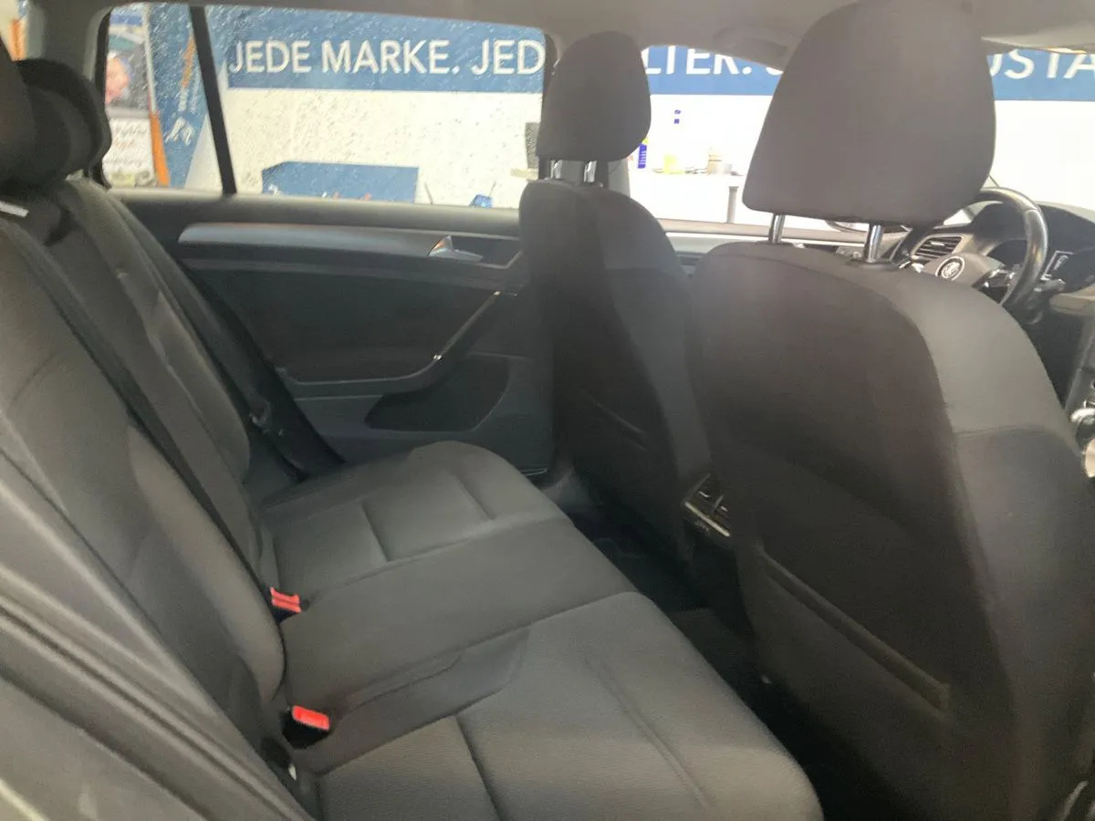 Фото Volkswagen Golf VII – панель приборів