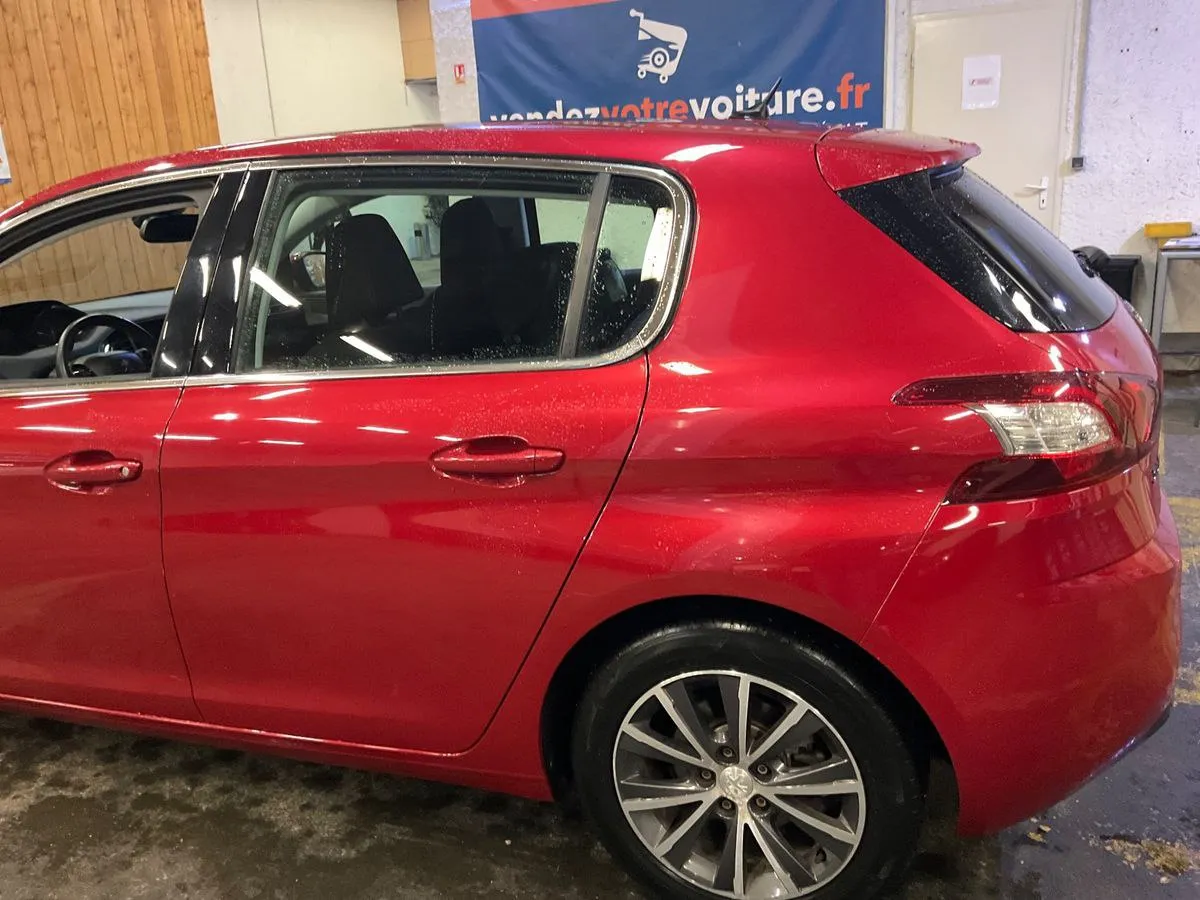Фото Peugeot 308 1.6 Turbo Allure – багажник