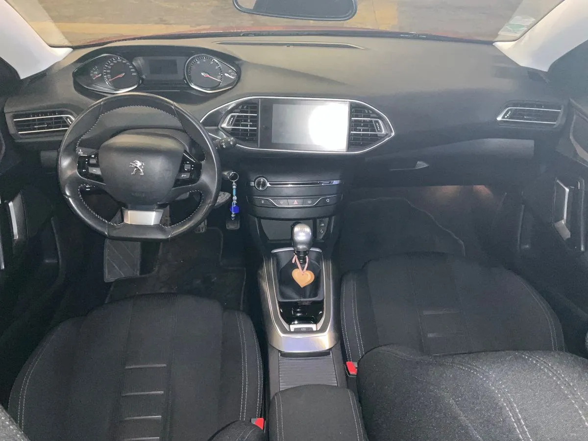 Фото Peugeot 308 1.6 Turbo Allure – салон задні сидіння