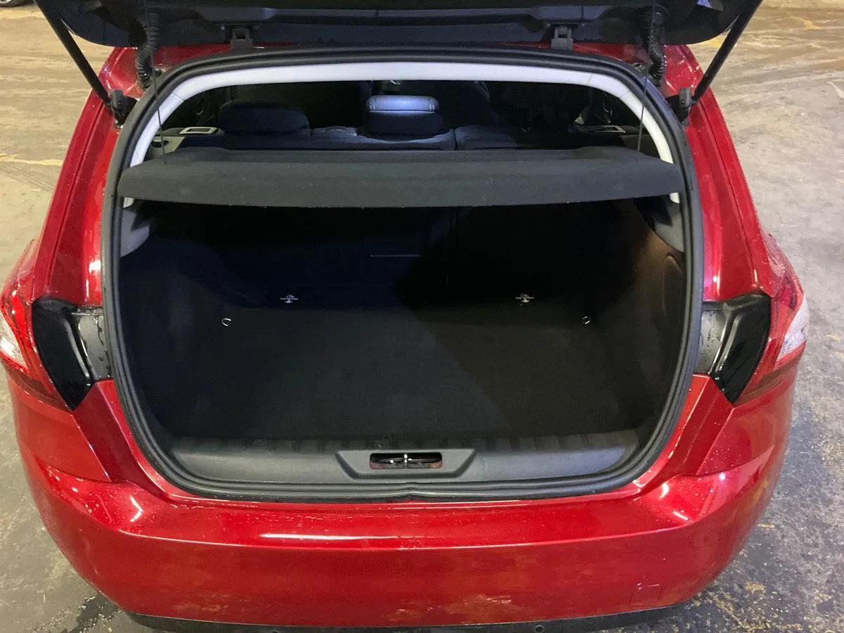 Фото Peugeot 308 1.6 Turbo Allure – зліва зпереду