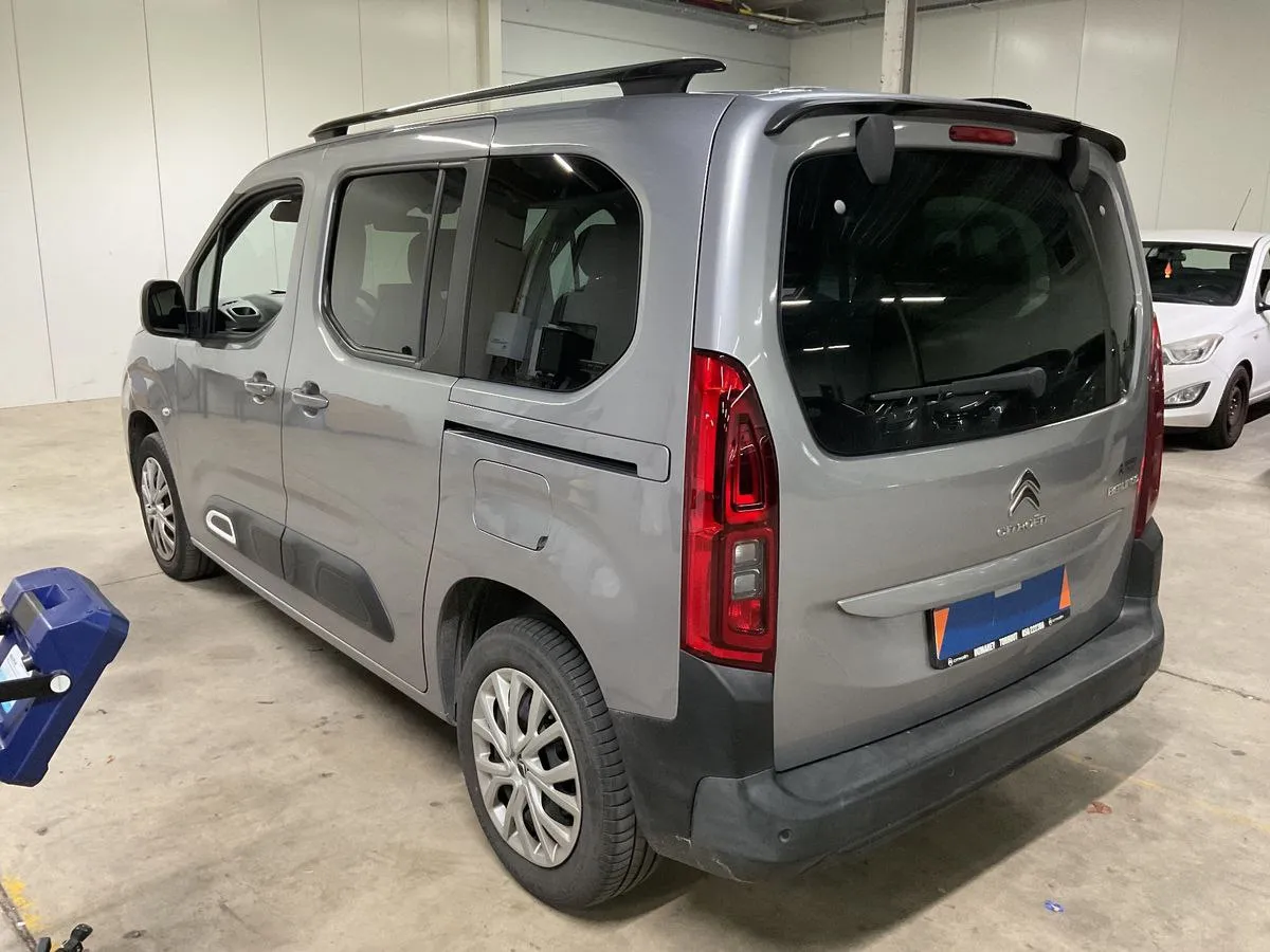 Фото Citroen Berlingo – справа ззаді