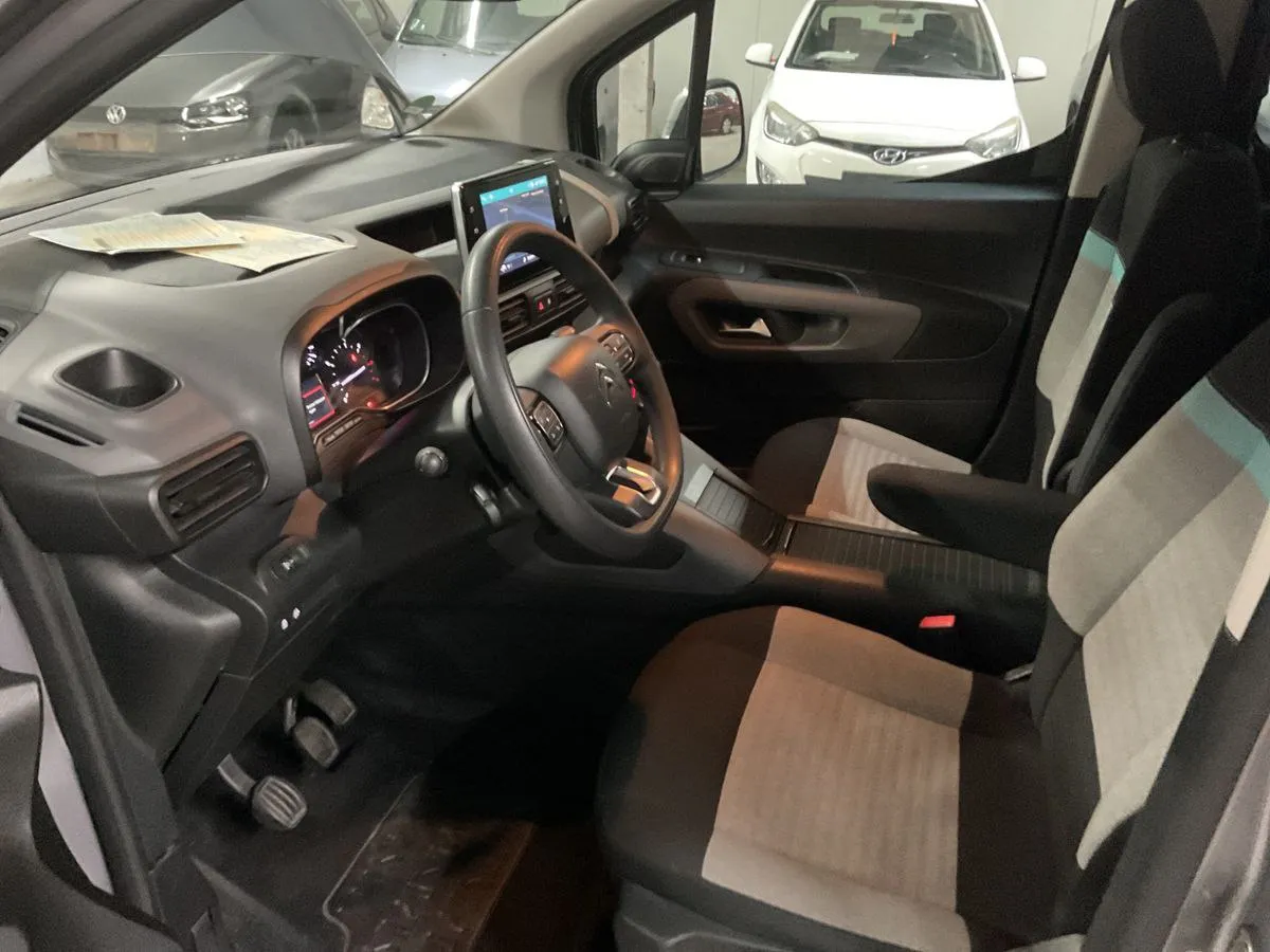 Фото Citroen Berlingo – зліва зпереду
