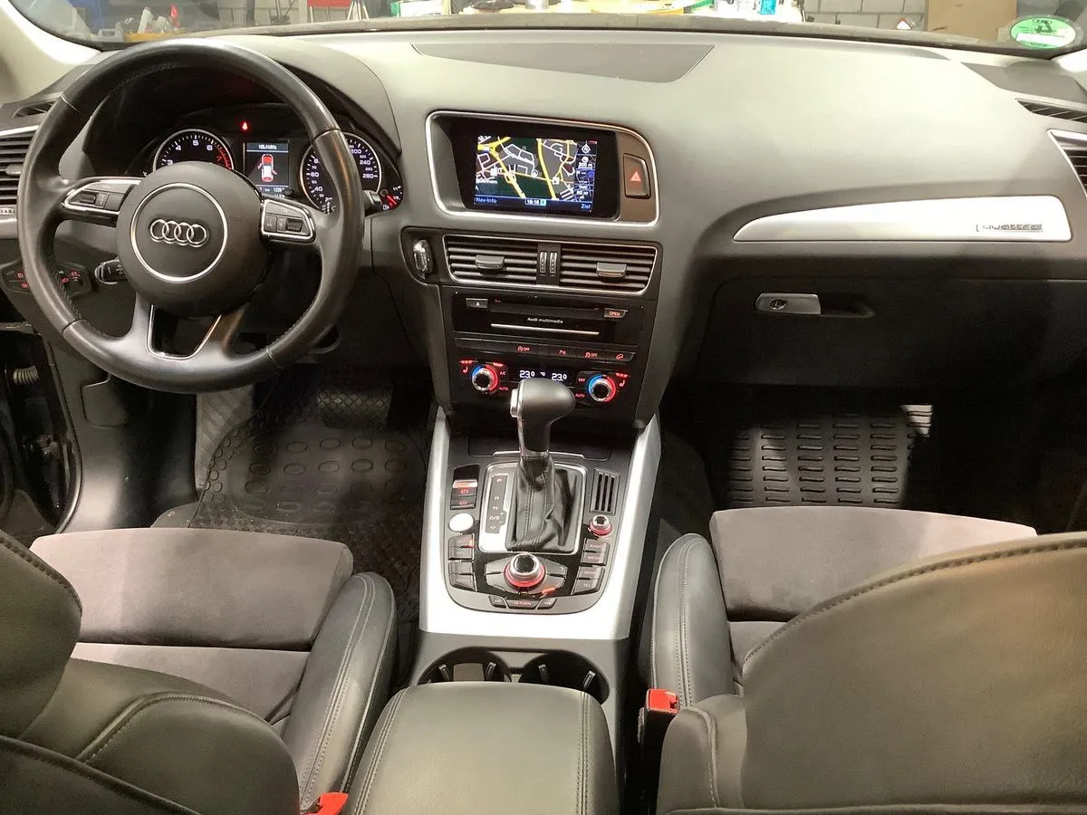 Фото Audi Q5 2.0 TFSI quattro – панель приборів