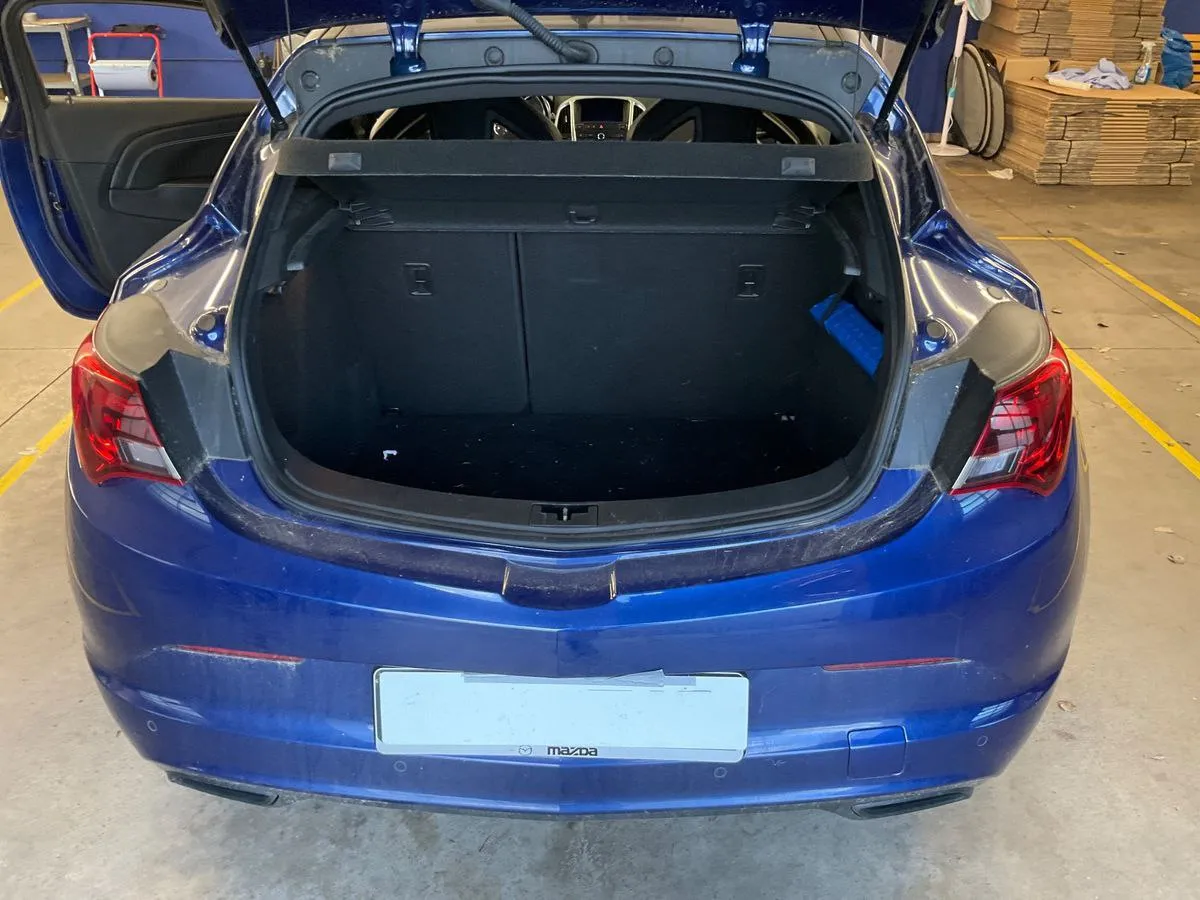 Фото Opel Astra GTC 2.0 Turbo – кермо