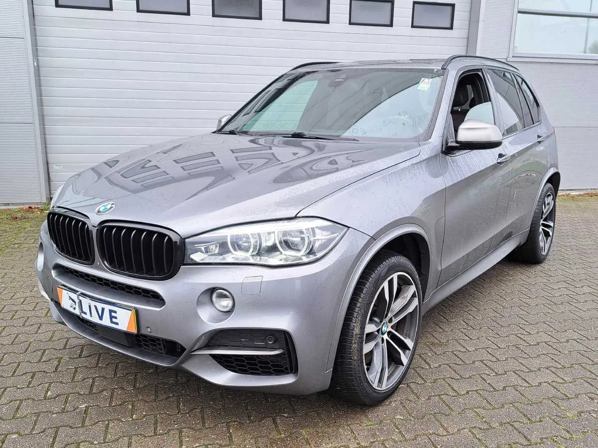 Фото BMW X5 M50d – багажник