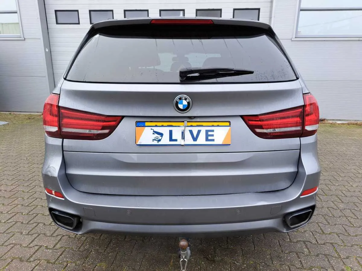 Фото BMW X5 M50d – зліва зпереду