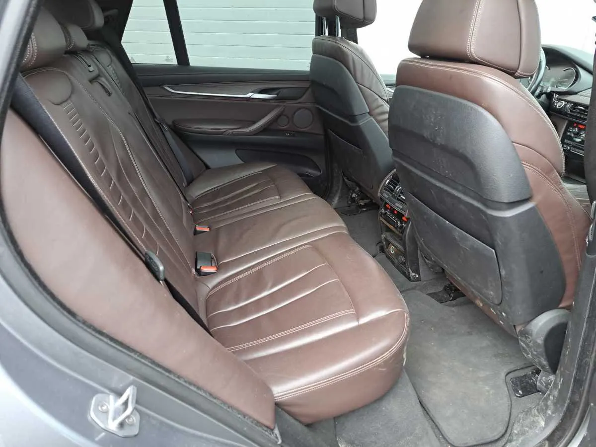 Фото BMW X5 M50d – спереді