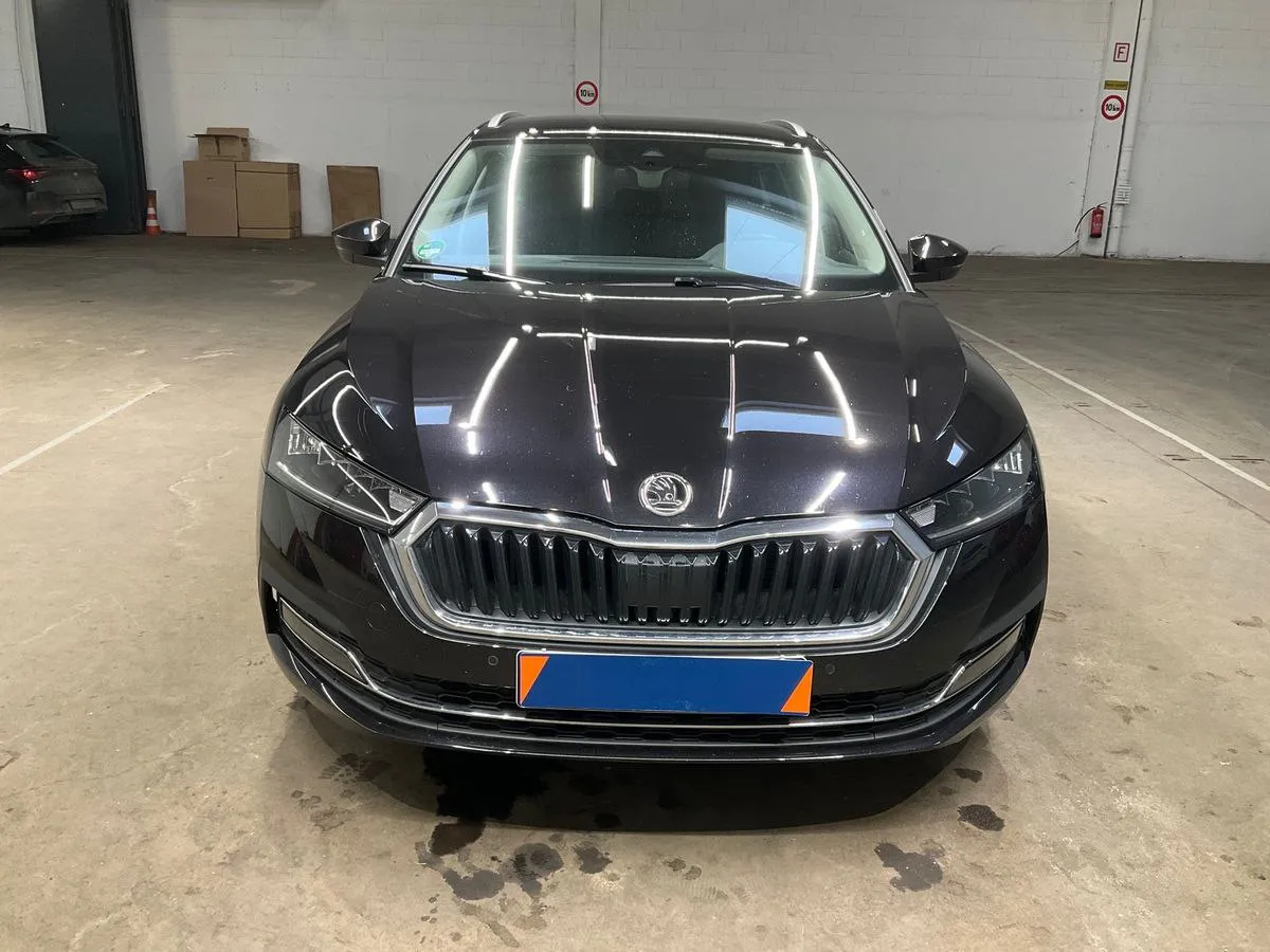 Фото Skoda Octavia Style – збоку