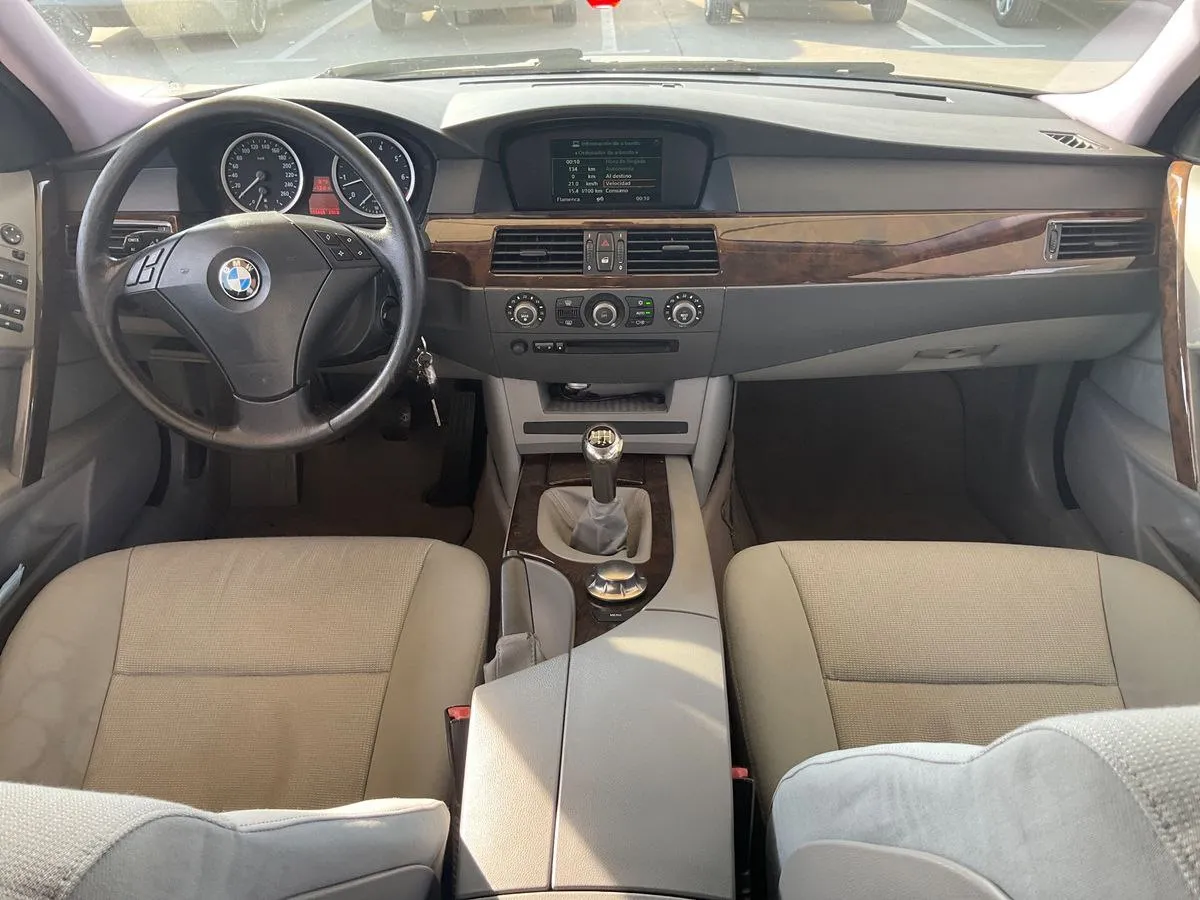 Фото BMW 5er 525i – панель приборів